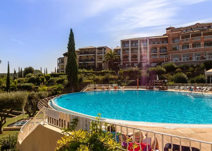 شقة Duplex Avec Terrasse Et Solarium, Acces Piscine Et Parking Compris - Fr-1-504-666 Saint-Raphaël